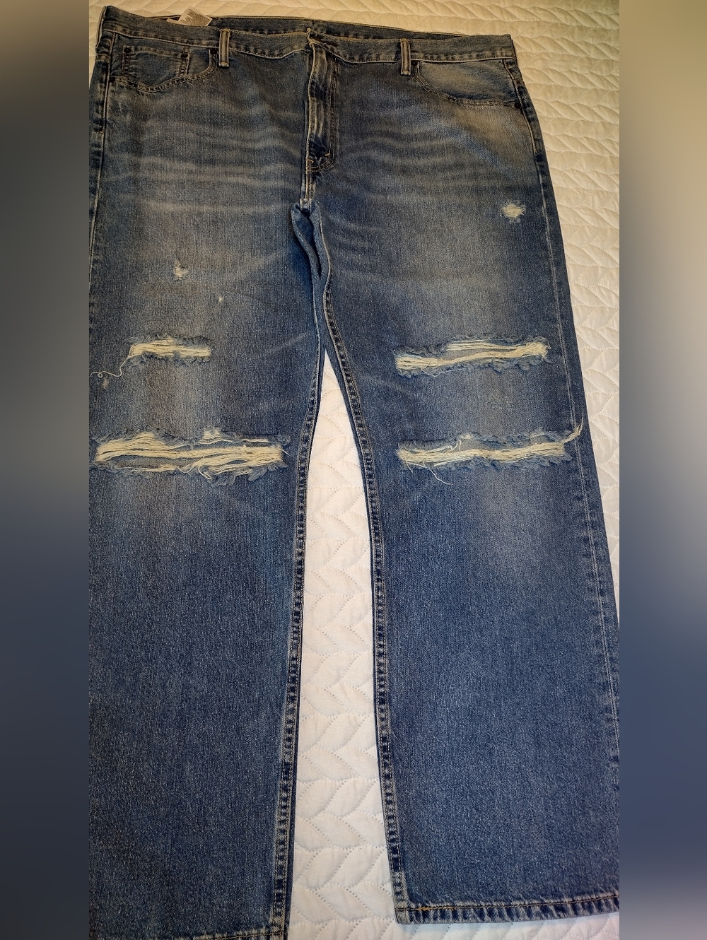Levi's Men's Blue Denim Jeans - Classic Straight Fit